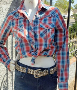 Cowgirl Legend Shirt‎